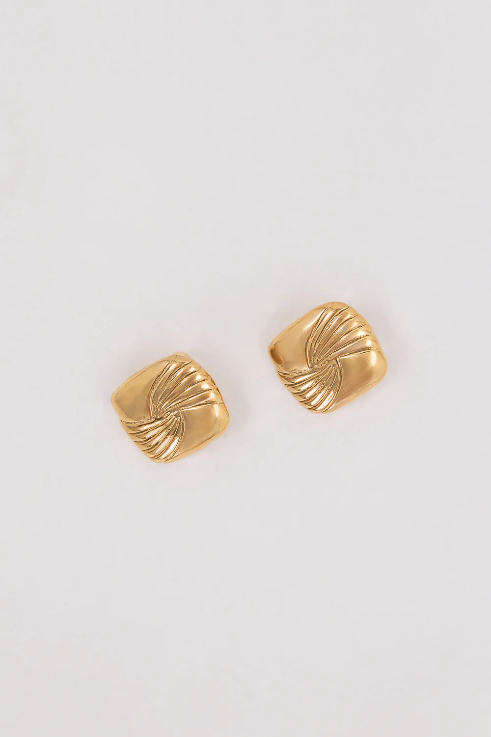 HEAVEN MAYHEM TABI EARRING GOLD - Gamepaces