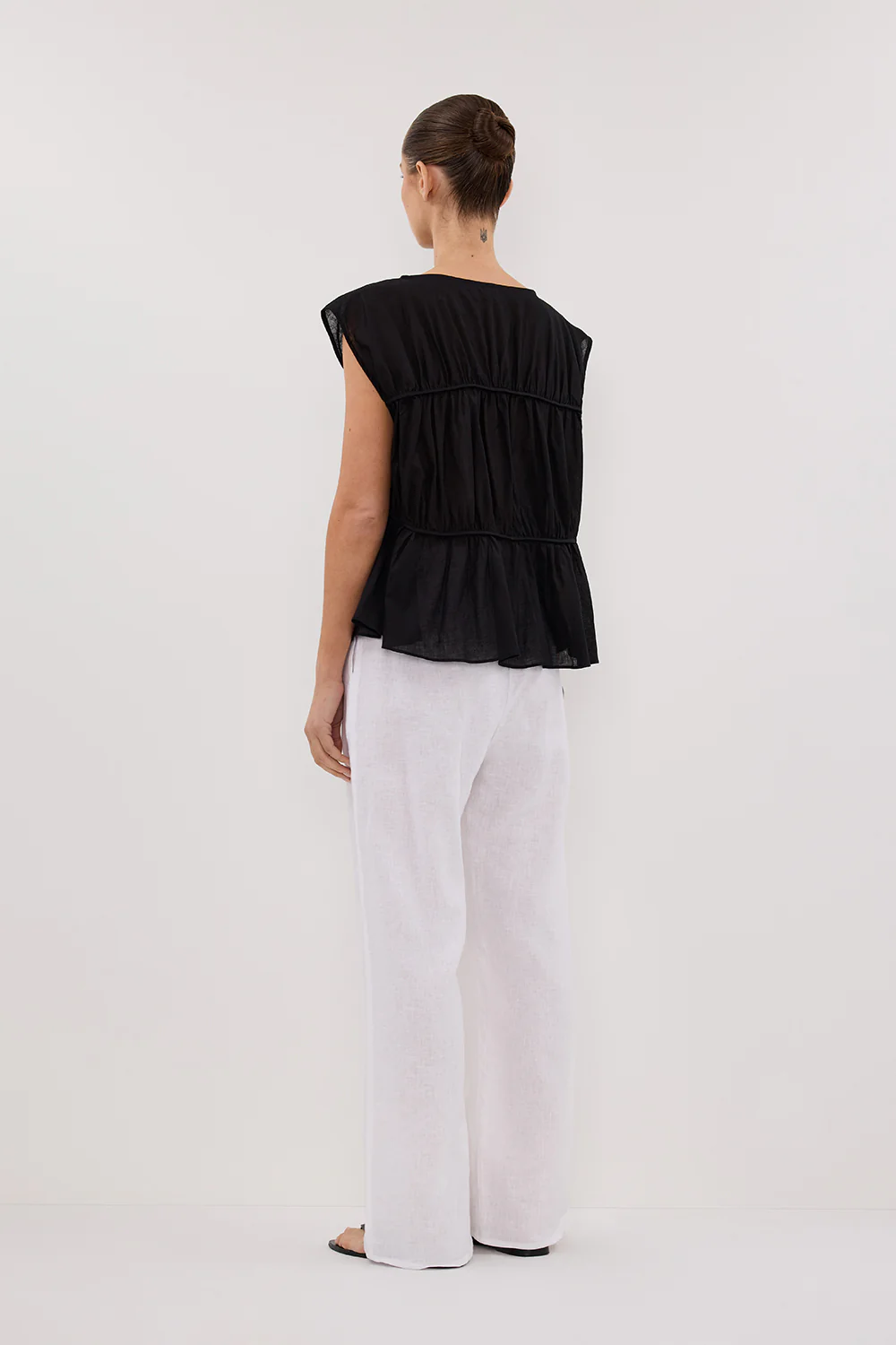 FLYNN BLACK LINEN TIERED TOP - Gamepaces
