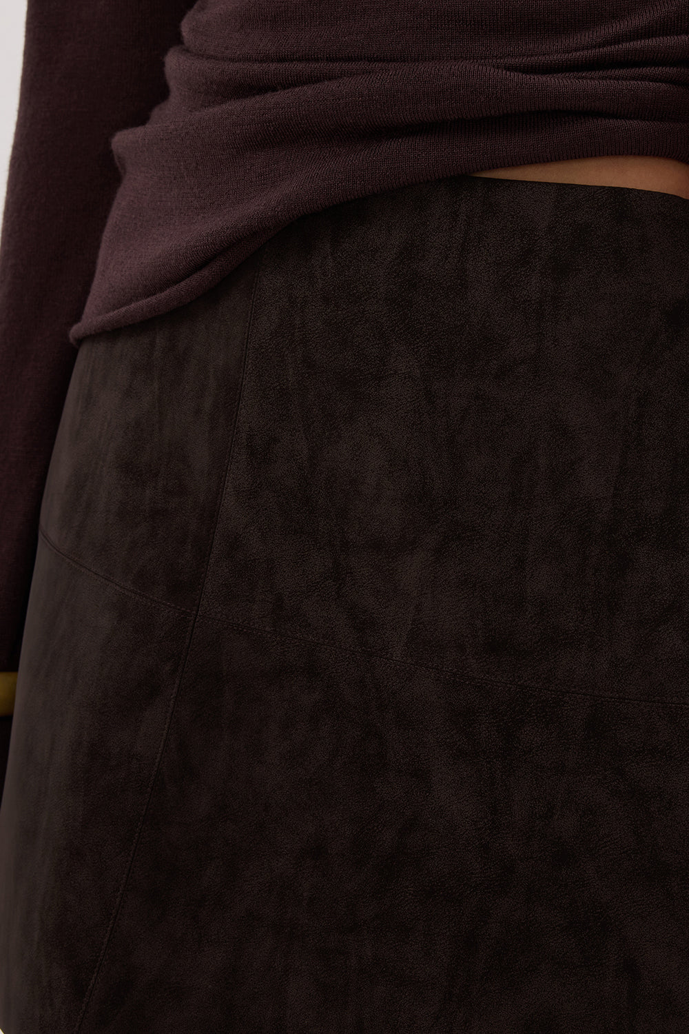 OAKLAND CHOC FAUX SUEDE MINI SKIRT - Gamepaces
