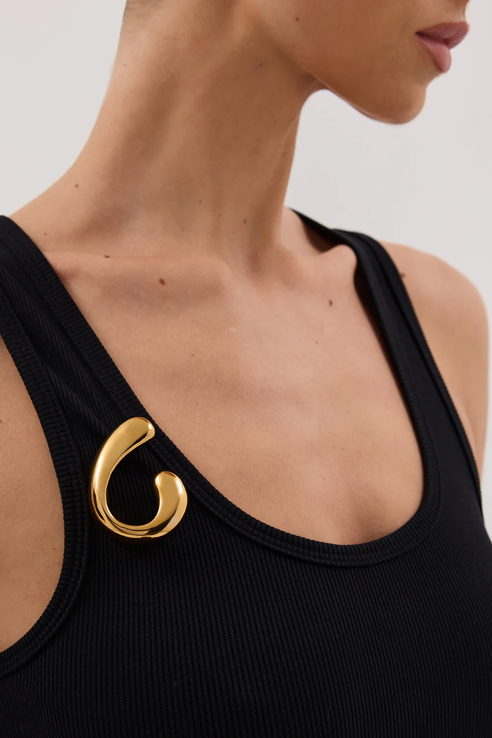 HEAVEN MAYHEM TWIST BROOCH GOLD - Gamepaces