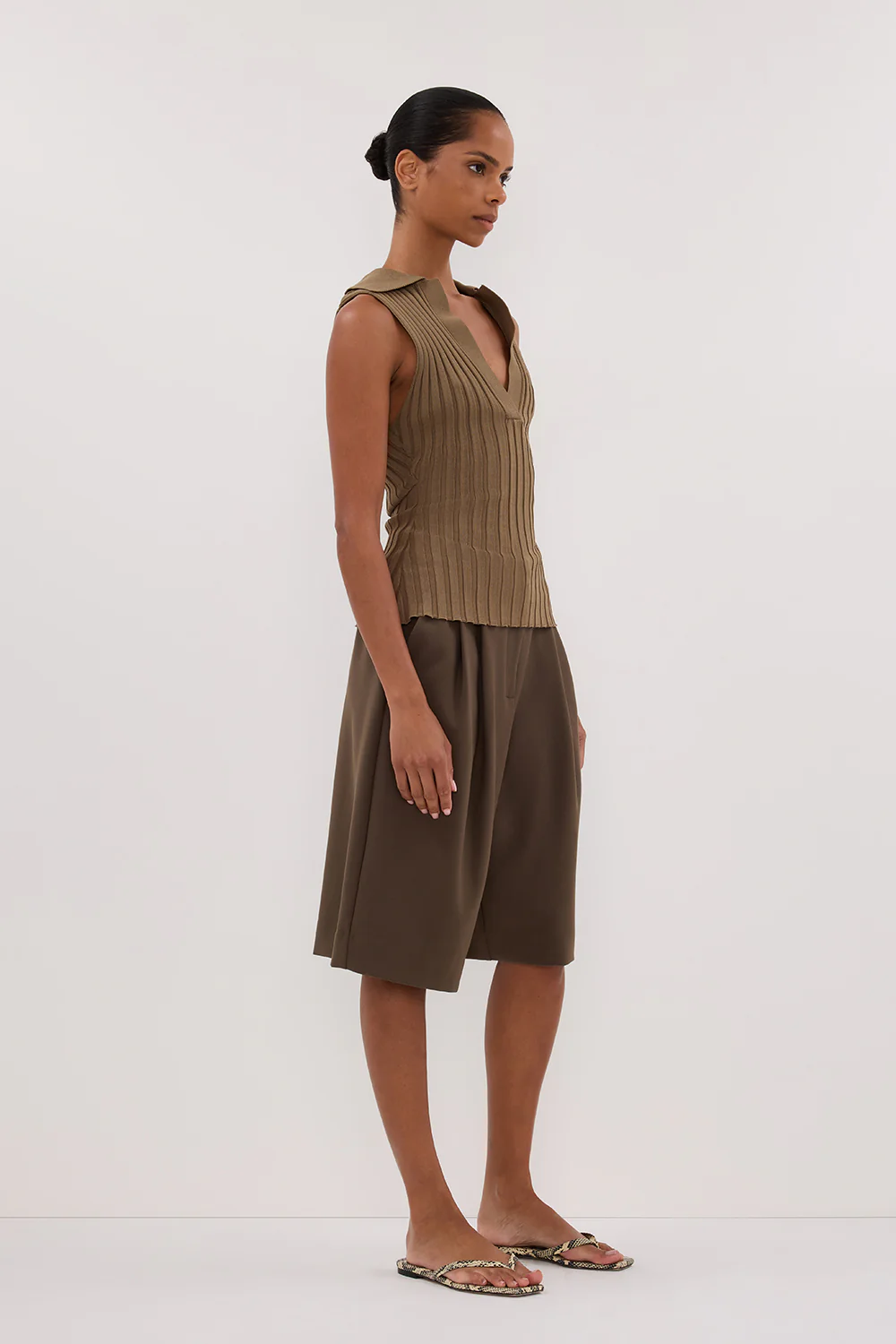 HAL OLIVE SLEEVELESS KNIT TOP - Gamepaces