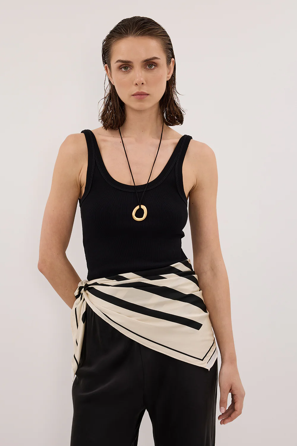 PHOEBE BLACK SCOOP NECK TANK TOP - Gamepaces