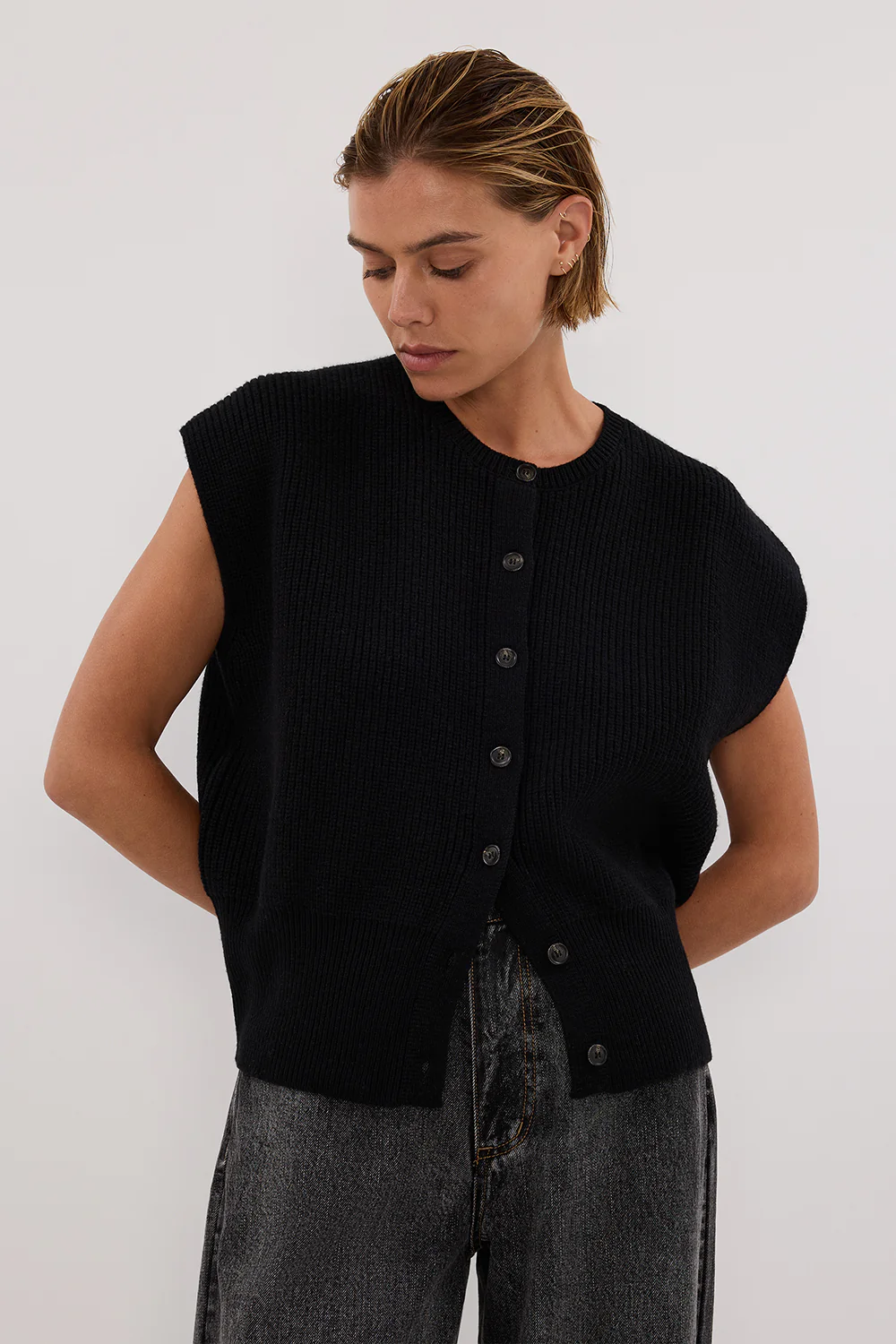 KATE BLACK KNIT VEST - Gamepaces