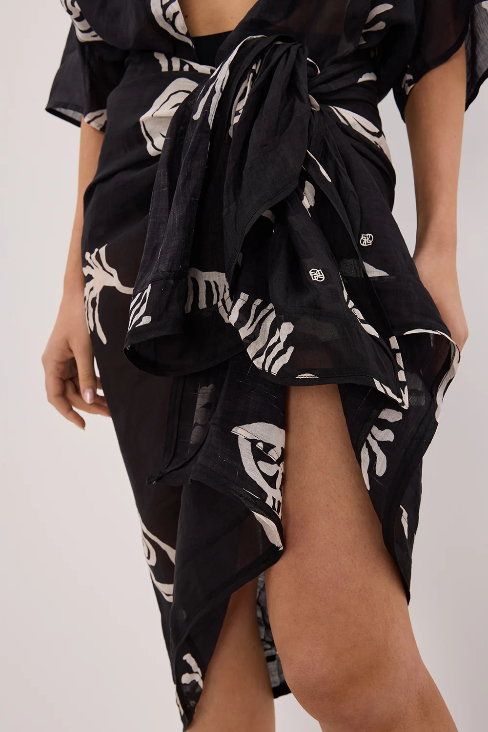 POSITANO BLACK RAMIE SARONG - Gamepaces