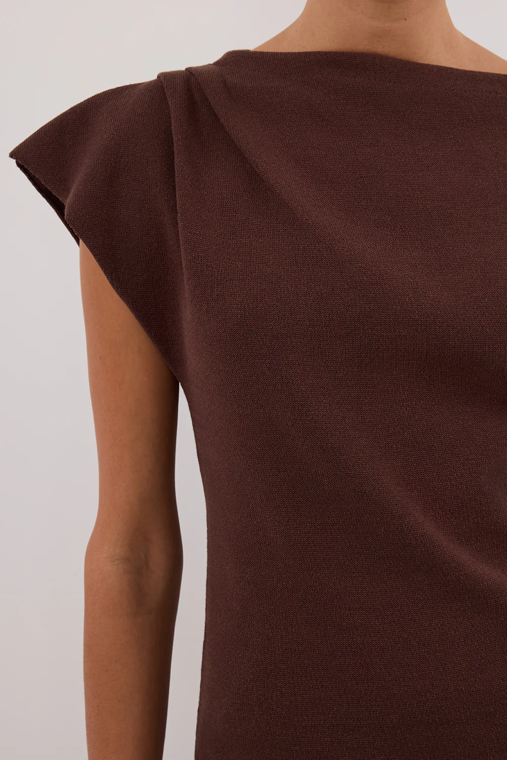 LIA WALNUT SLEEVELESS KNIT TOP - Gamepaces