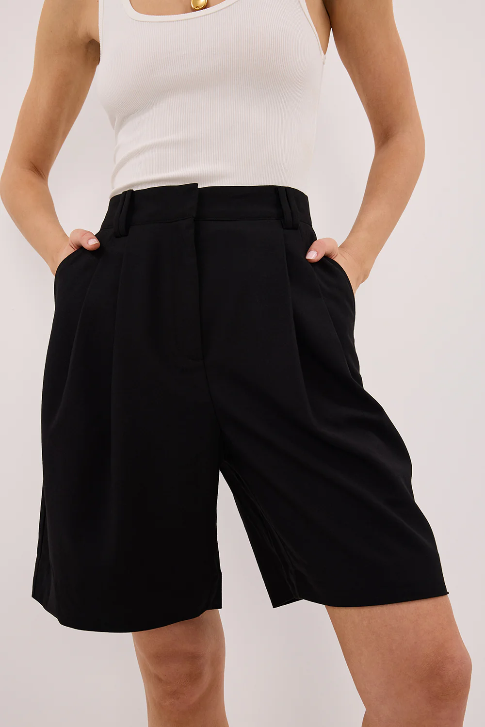 LIZA BLACK TAILORED BERMUDA SHORT - Gamepaces