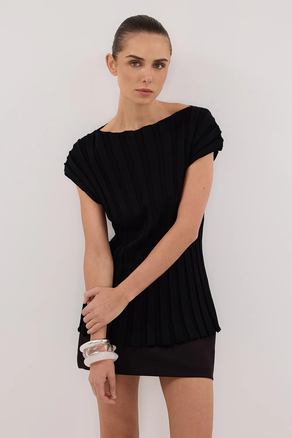 LOE BLACK SLEEVELESS KNIT TOP - Gamepaces