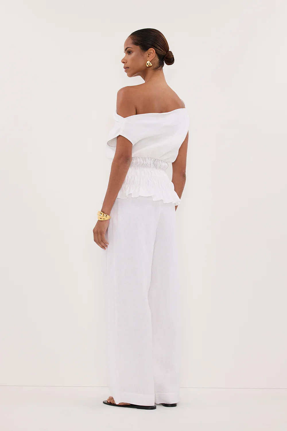 MAIA WHITE SLEEVELESS LINEN SHIRRED TOP - Gamepaces