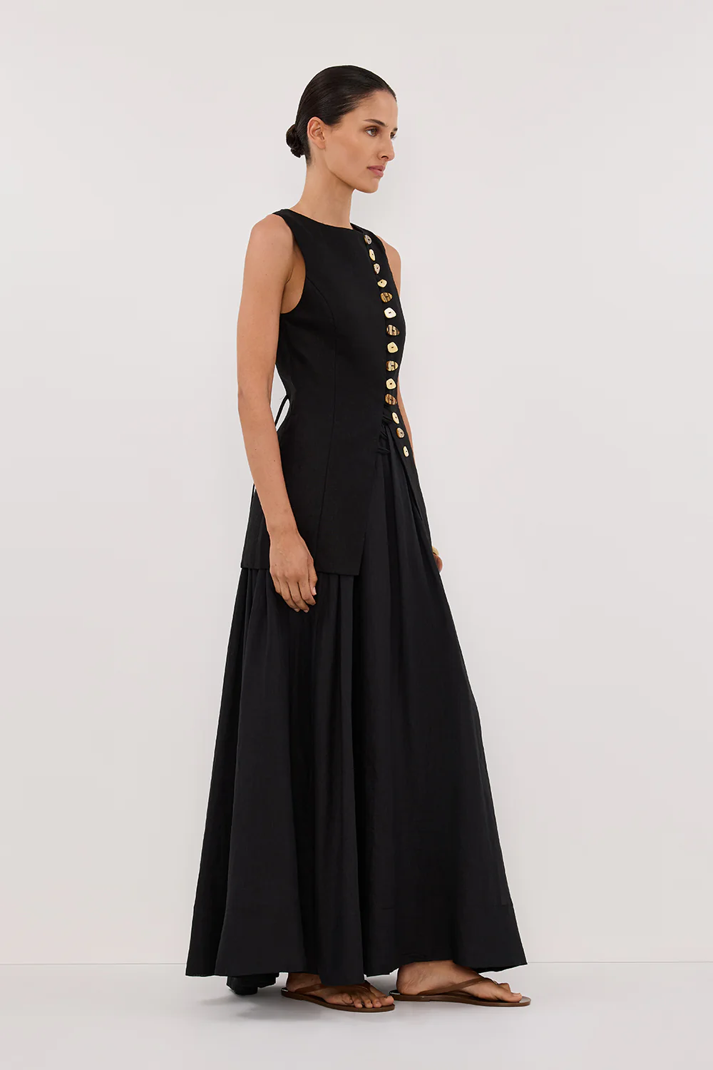 BAYLEE BLACK SLEEVELESS LINEN TOP - Gamepaces