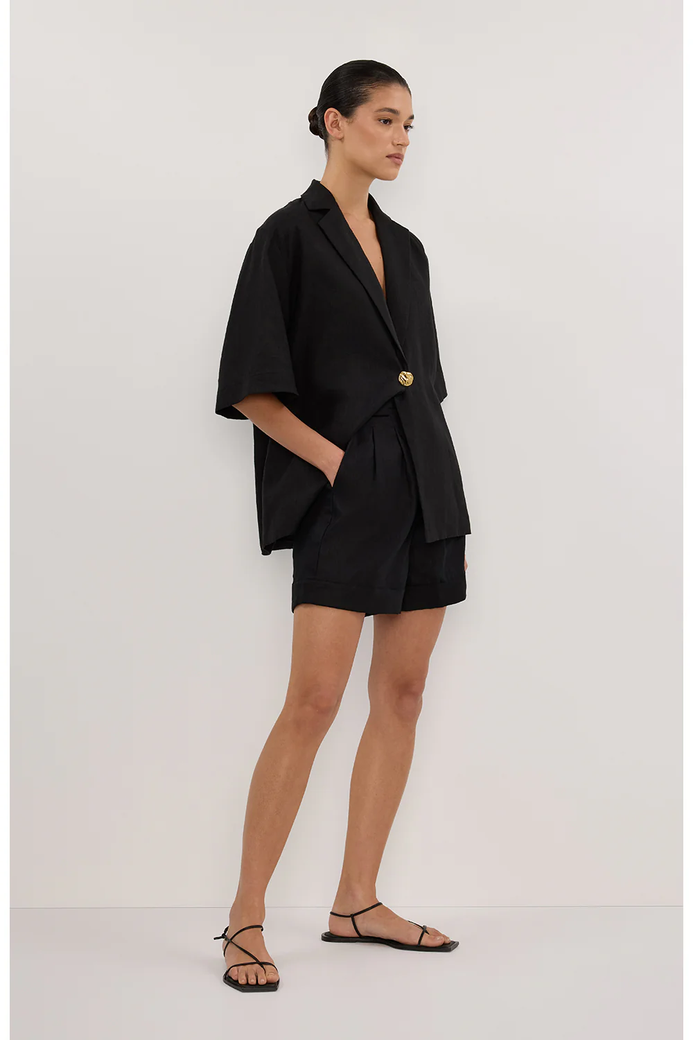 ALONDRA BLACK LINEN SHORT - Gamepaces