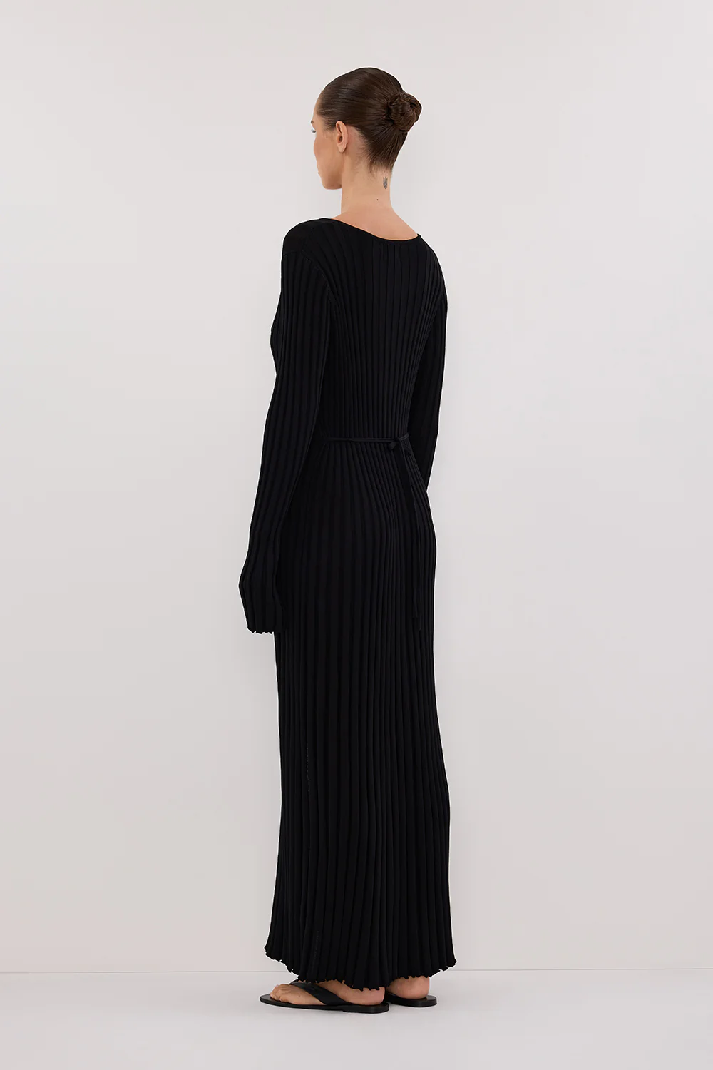 ALI BLACK SLEEVED KNIT MIDI DRESS - Gamepaces