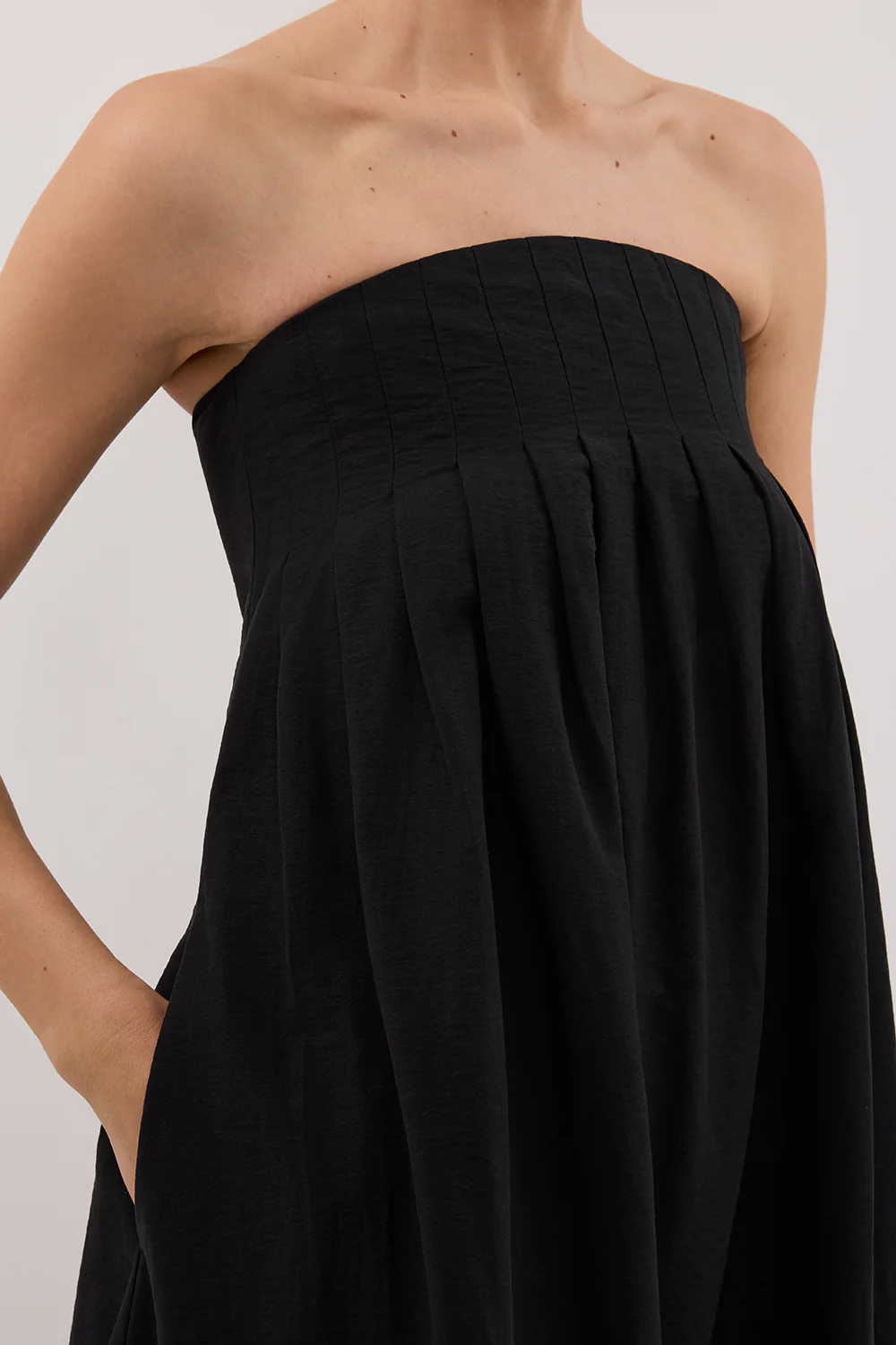 MORGAN BLACK STRAPLESS MIDI DRESS - Gamepaces
