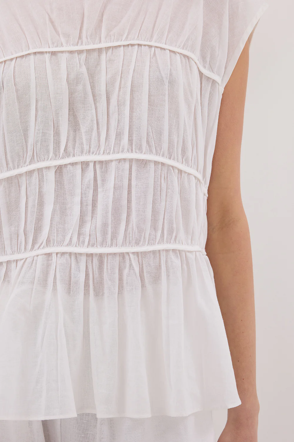FLYNN WHITE LINEN BLEND TIERED TOP - Gamepaces