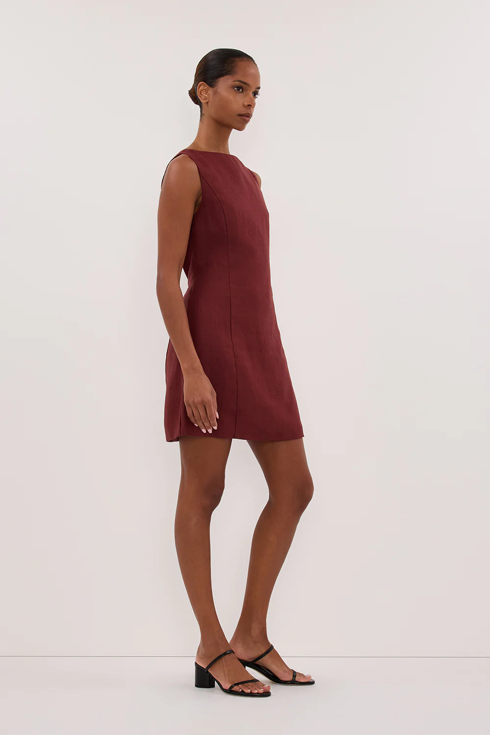 LACY SAHARA SLEEVELESS LINEN MINI DRESS - Gamepaces