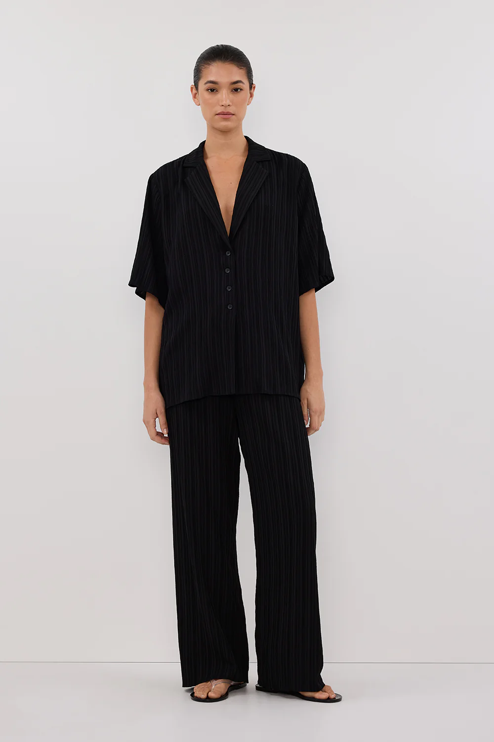 LOZ BLACK SHORT SLEEVE SHIRT - Gamepaces