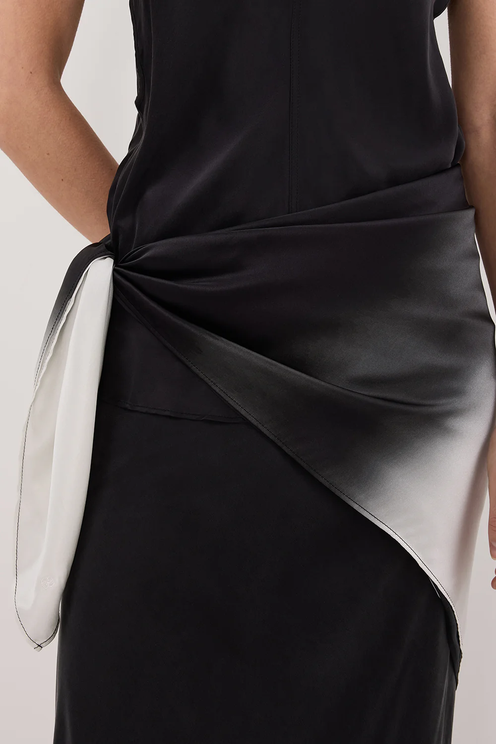 HUXLEY OMBRE SILK SCARF TOP - Gamepaces