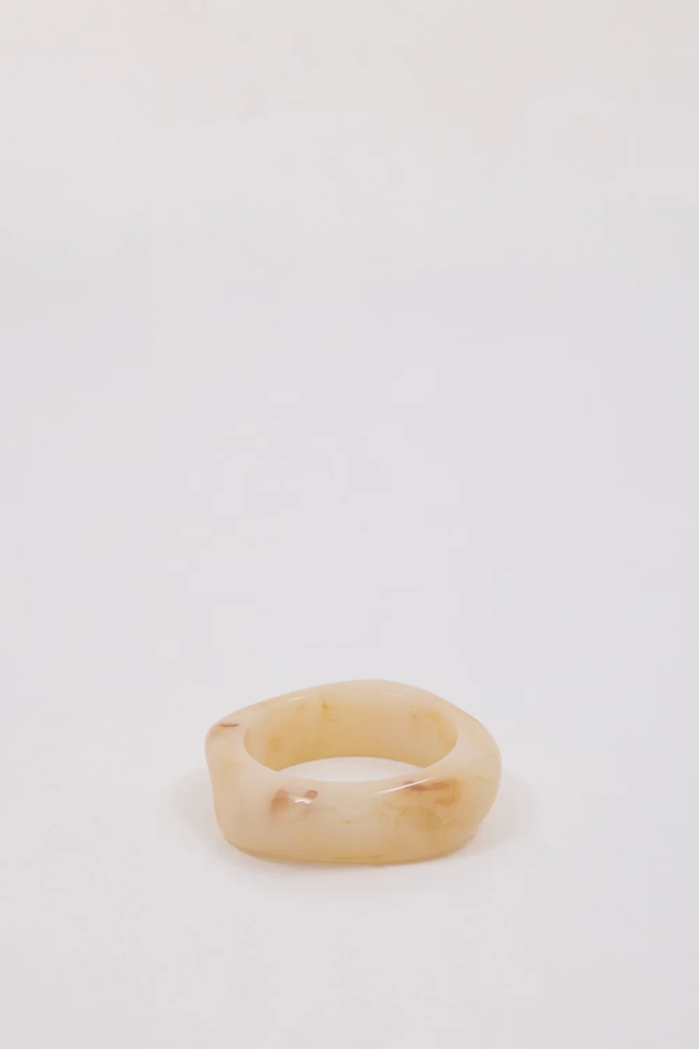 NOAH THE LABEL CREAM RESIN BANGLE - Gamepaces