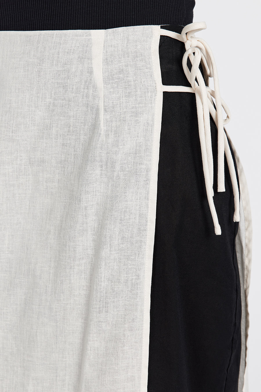 MEGAN CREAM/BLACK WRAP SKIRT - Gamepaces