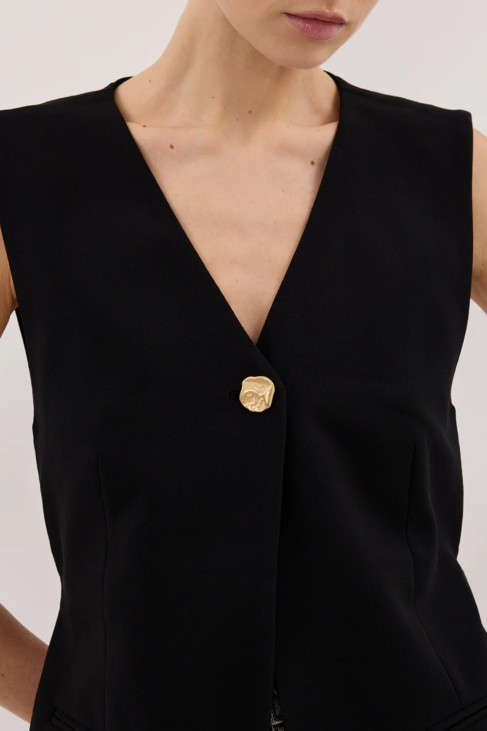 SONNY BLACK TAILORED VEST - Gamepaces