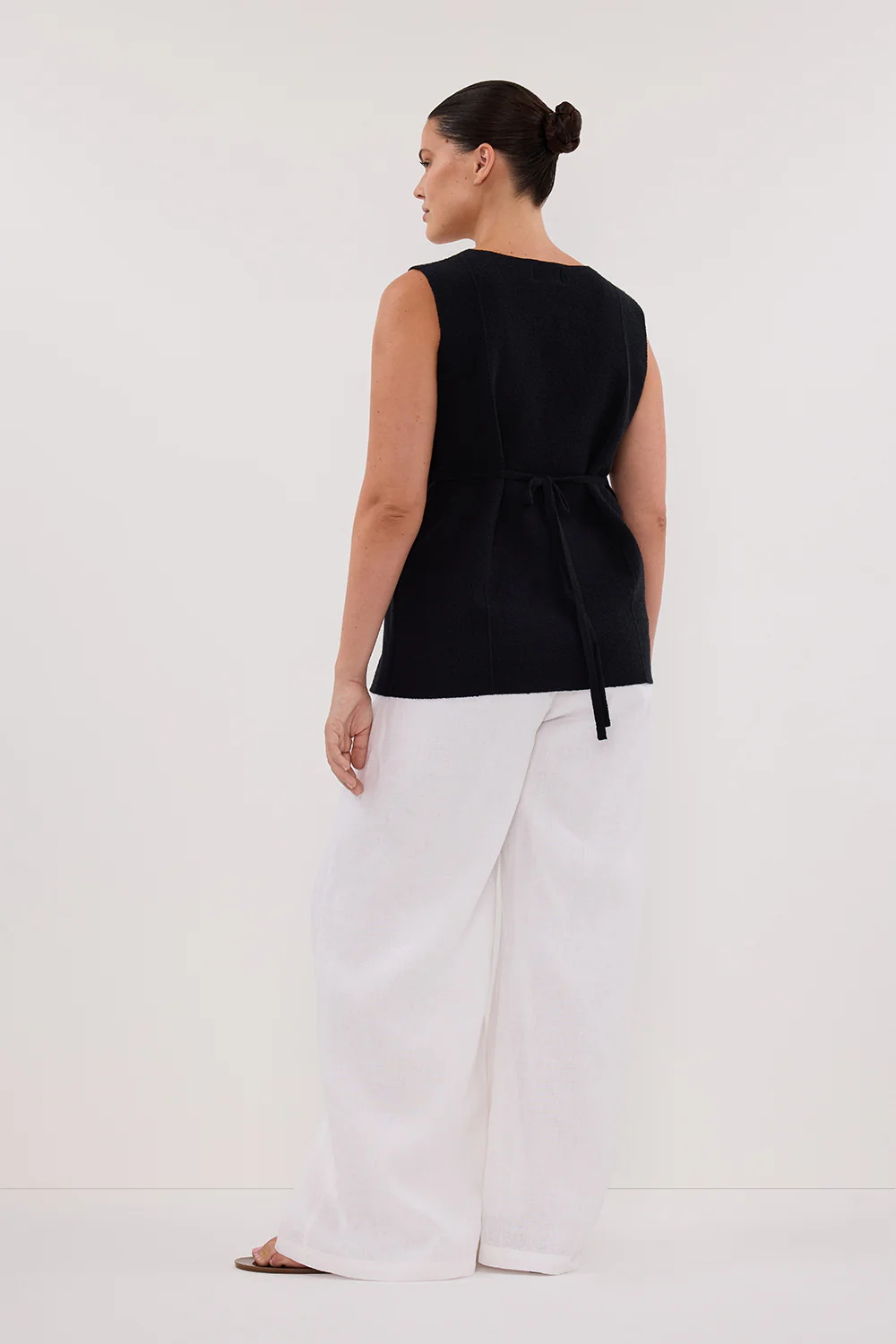 LISA BLACK TAILORED KNIT VEST - Gamepaces