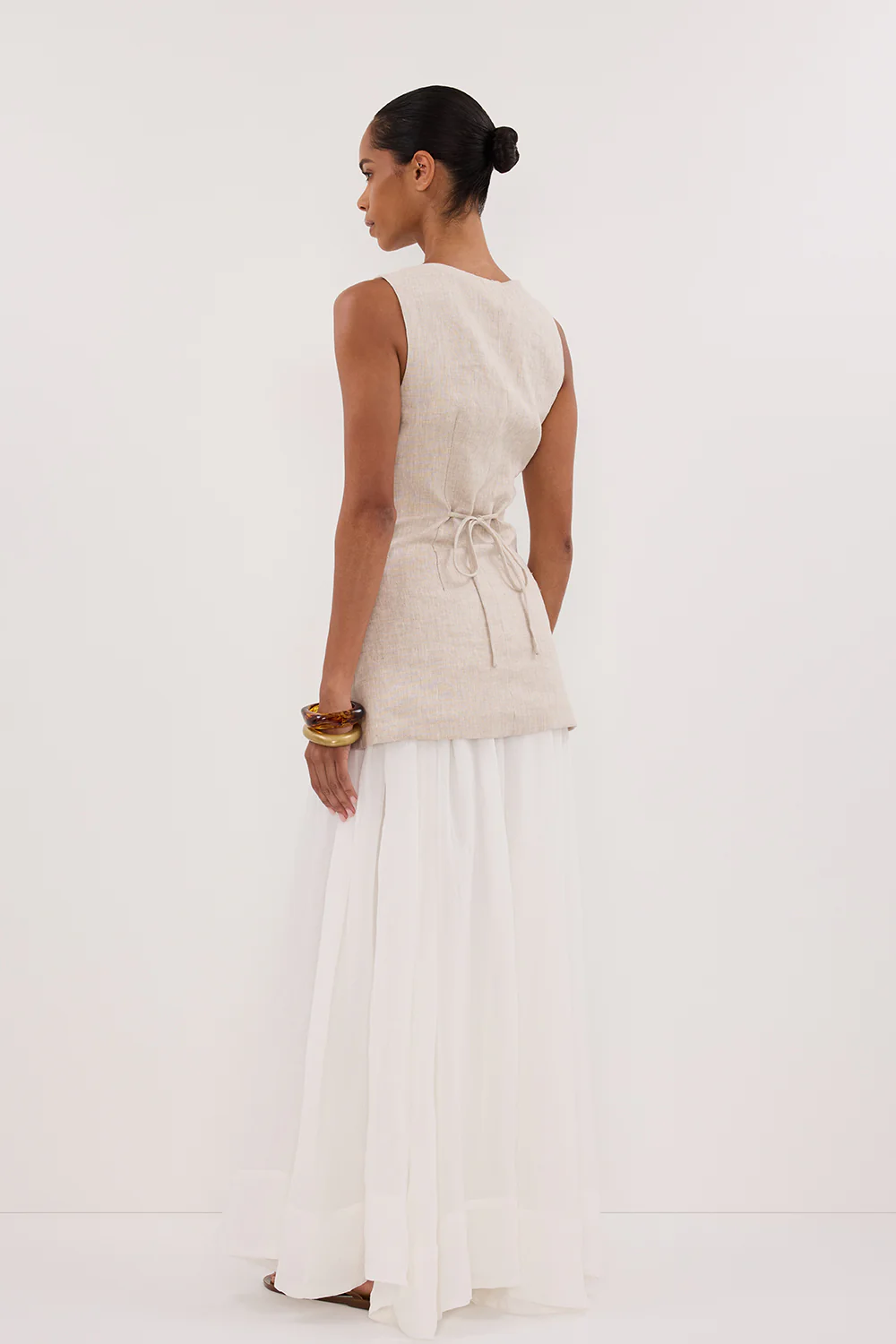 BAYLEE NATURAL SLEEVELESS LINEN TOP - Gamepaces