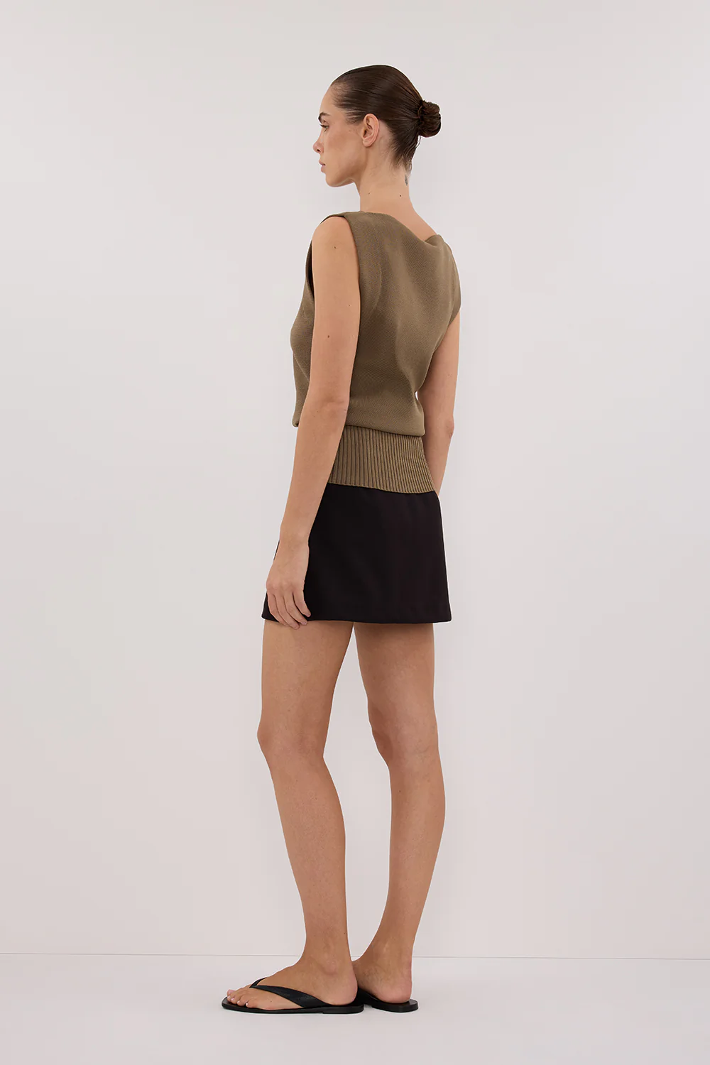 ELSA OLIVE SLEEVELESS KNIT TOP - Gamepaces