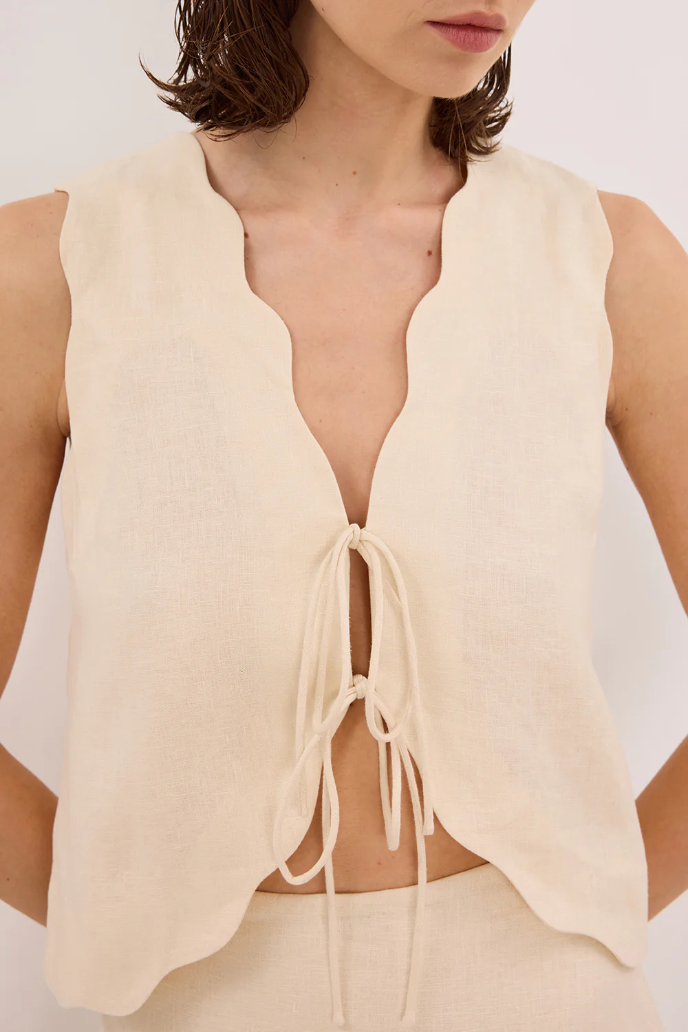 LELA SANDSTONE SLEEVELESS LINEN VEST TOP - Gamepaces