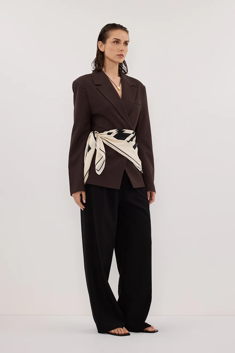 SURI ESPRESSO CINCHED BLAZER - Gamepaces