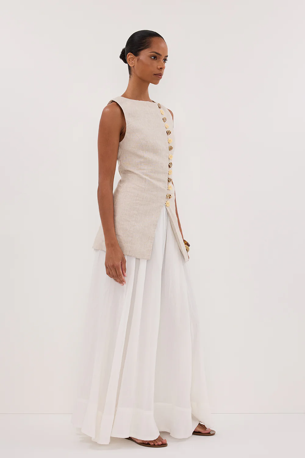 BAYLEE NATURAL SLEEVELESS LINEN TOP - Gamepaces