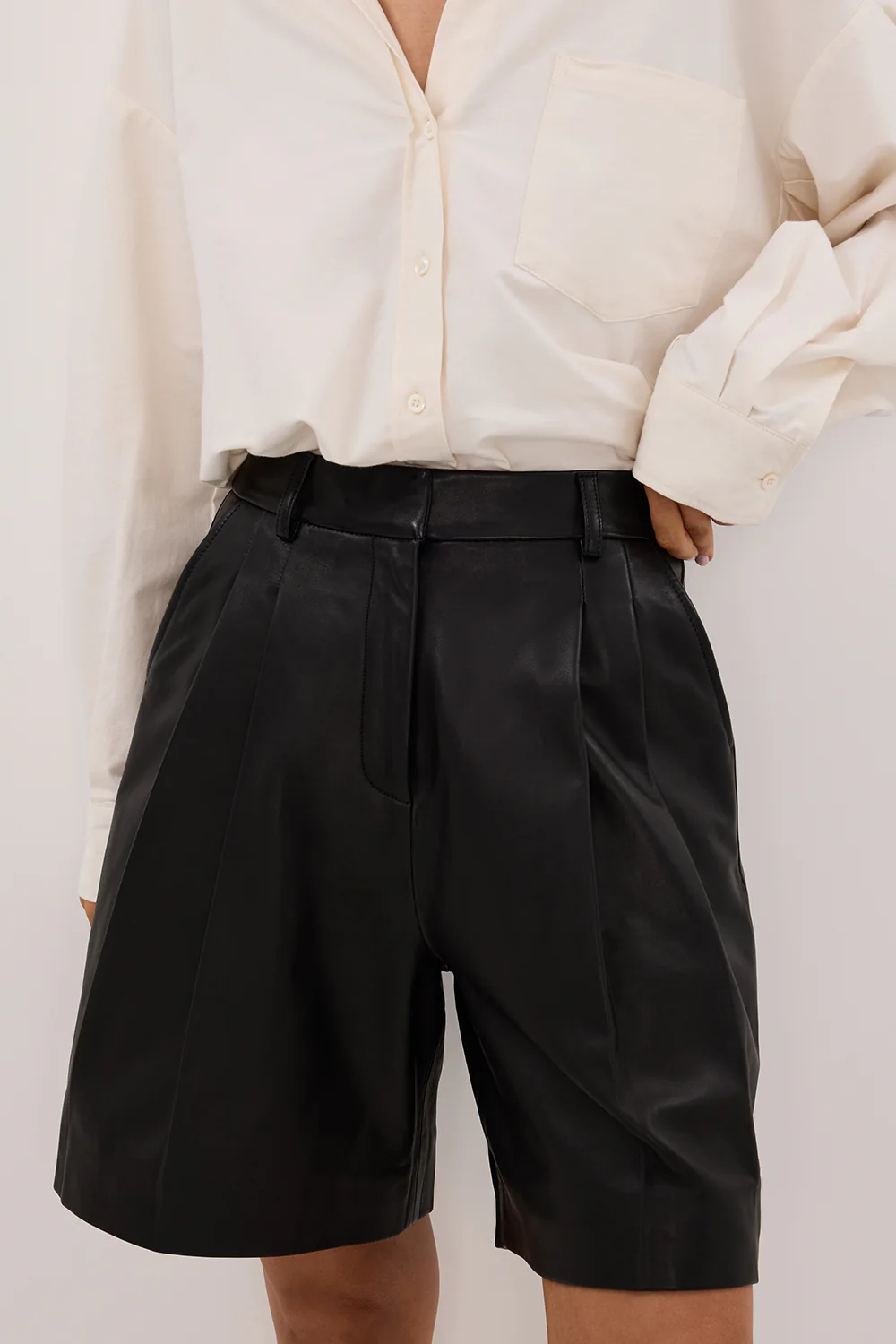 MAYFAIR BLACK LEATHER BERMUDA SHORT - Gamepaces