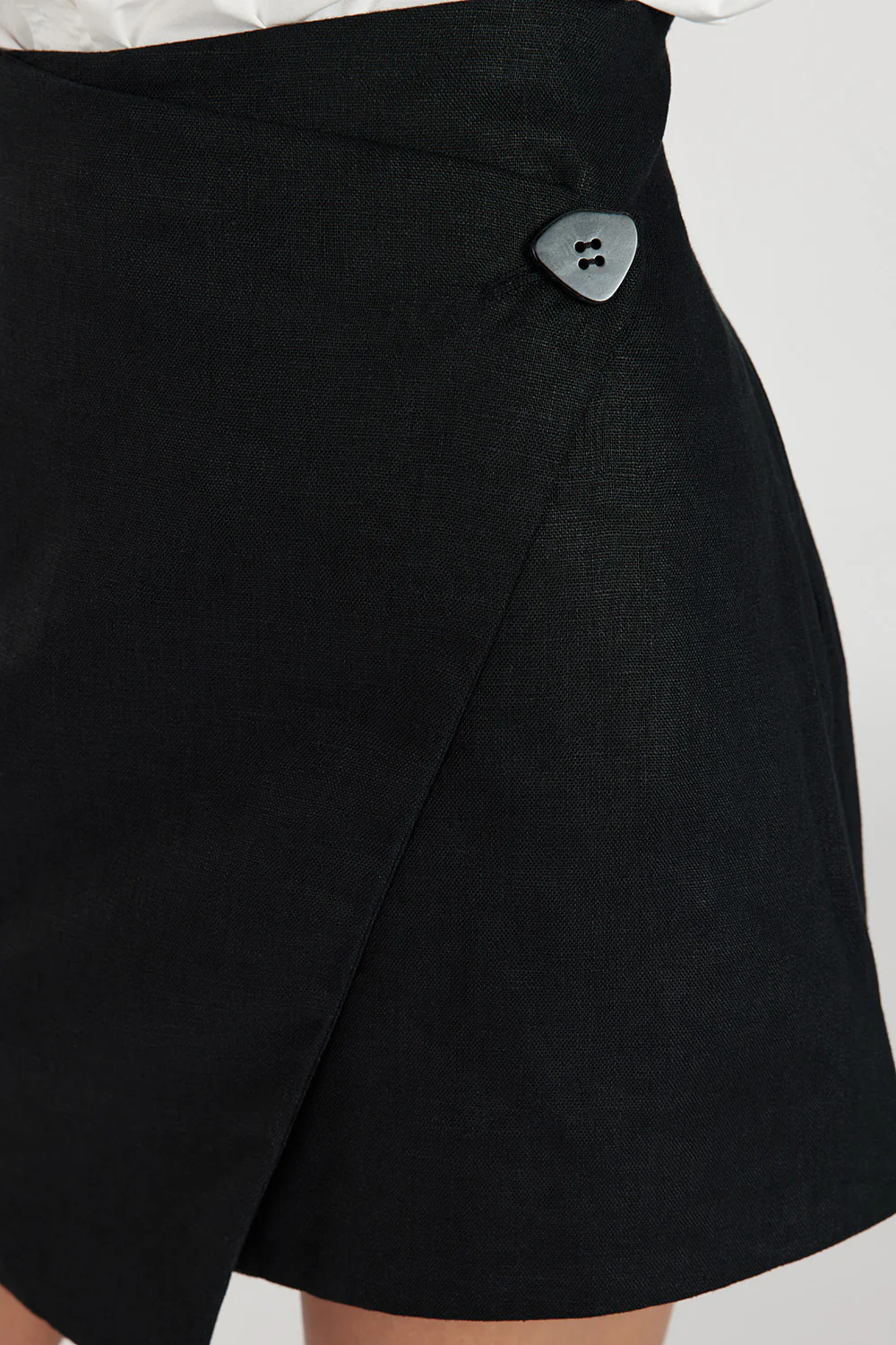 TOMMY BLACK LINEN MINI SKIRT - Gamepaces