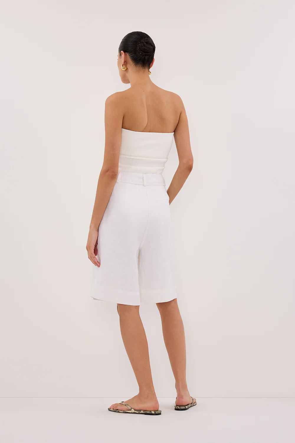 KAYLA WHITE LINEN BERMUDA SHORT - Gamepaces