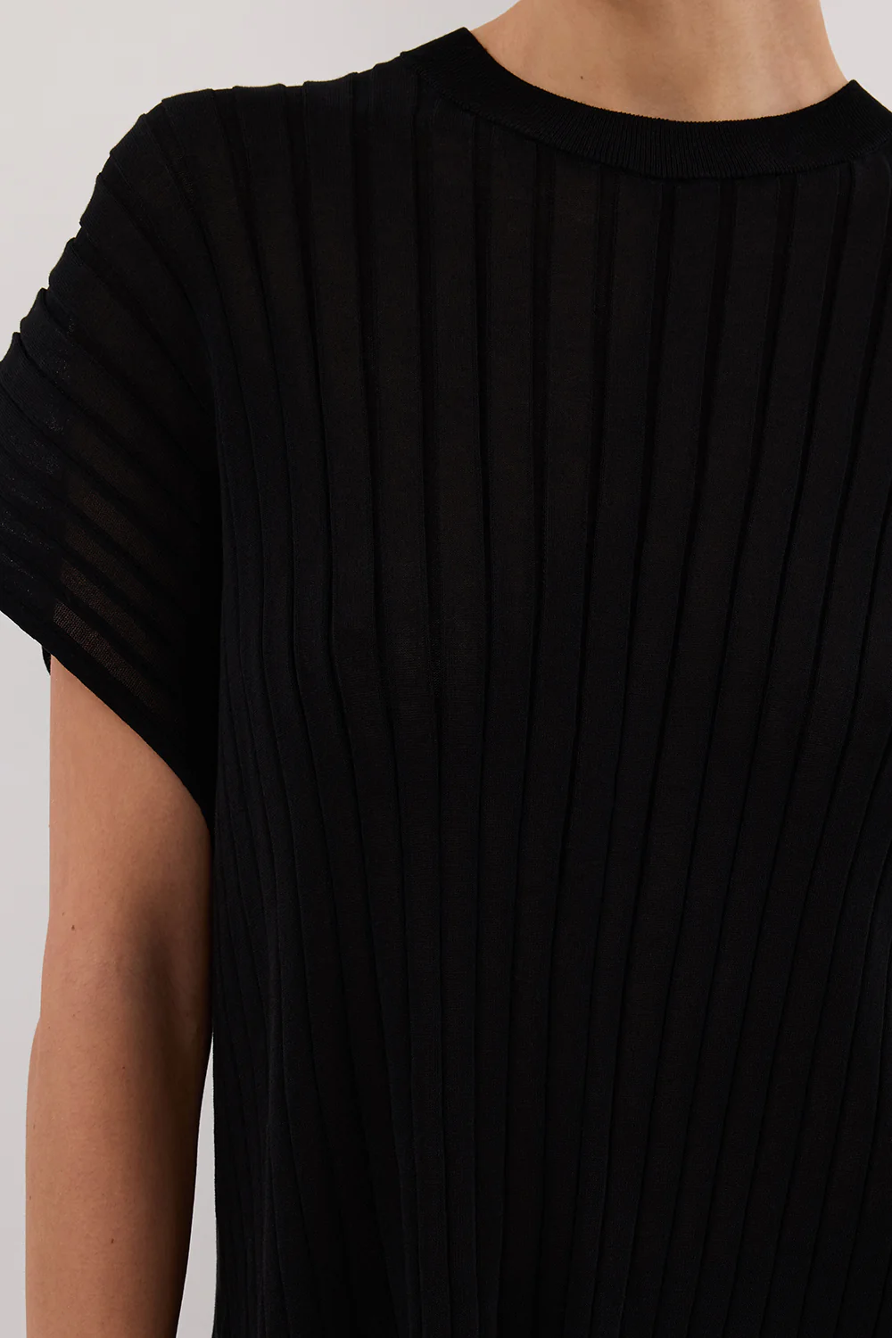 JADE BLACK SLEEVELESS KNIT TOP - Gamepaces