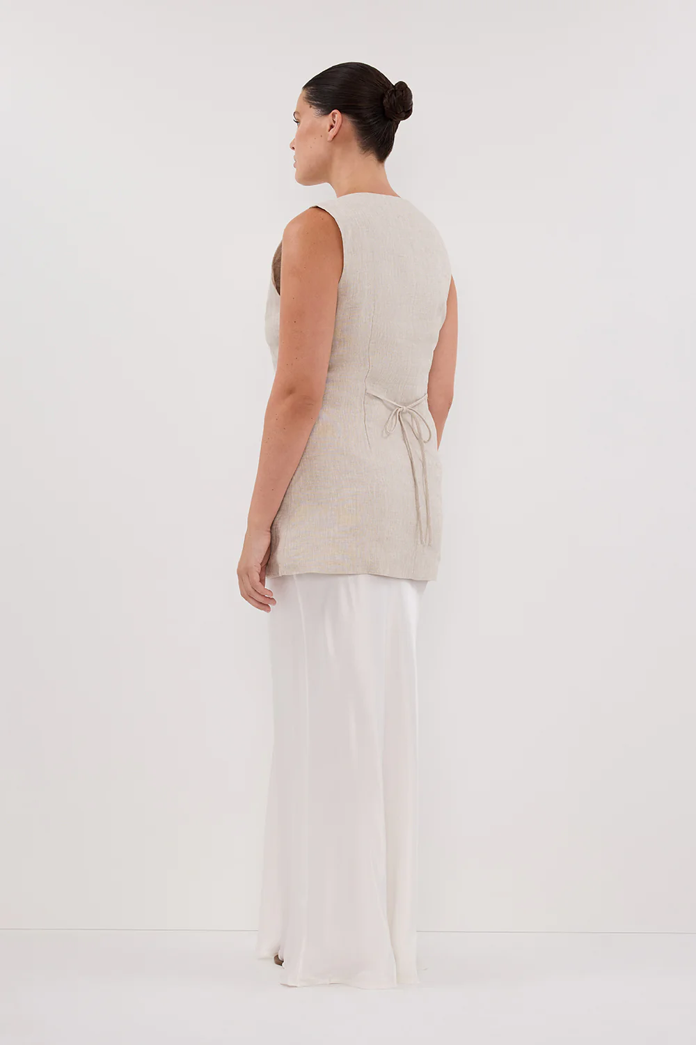 BAYLEE NATURAL SLEEVELESS LINEN TOP - Gamepaces