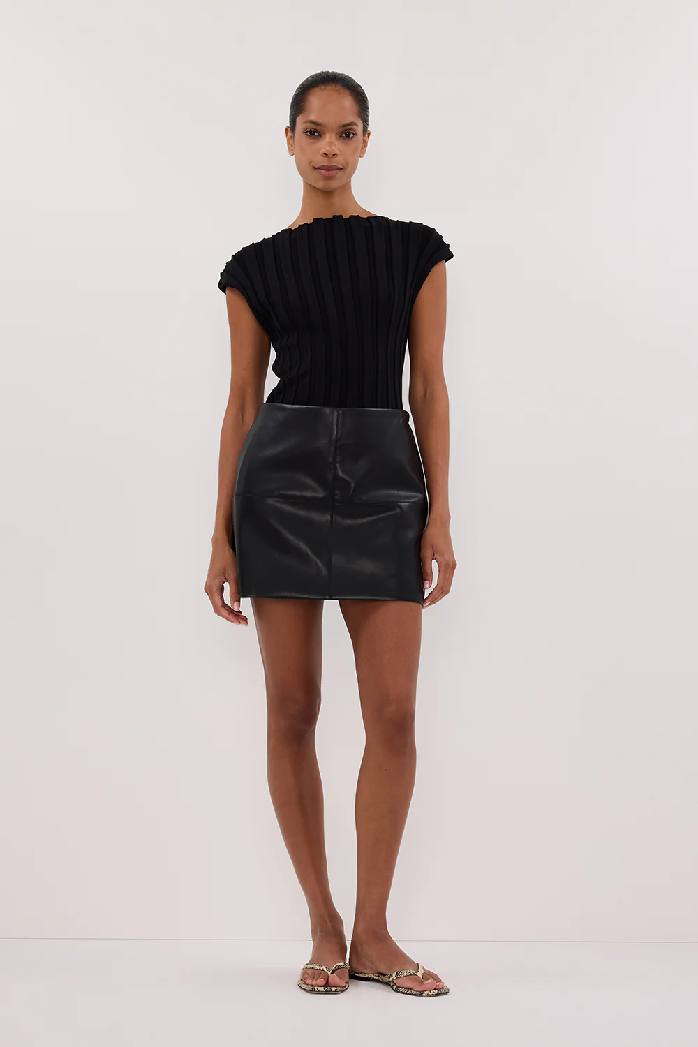 MONTY BLACK FAUX LEATHER MINI SKIRT - Gamepaces