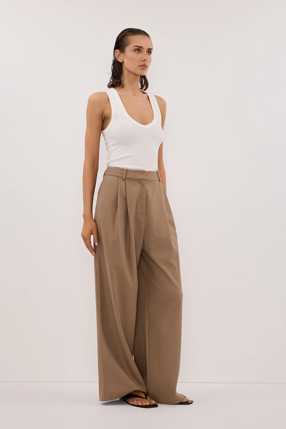 YASMIN OFF WHITE SLEEVELESS KNIT TANK - Gamepaces